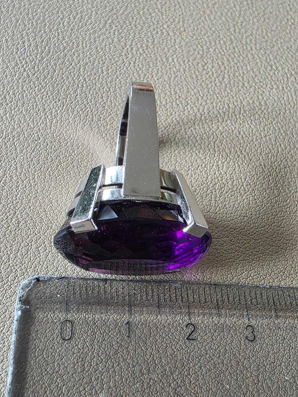 Anelli: Ring mit sehr grossem Amethyst – Usato da Langendorf venduto da munzli59 6