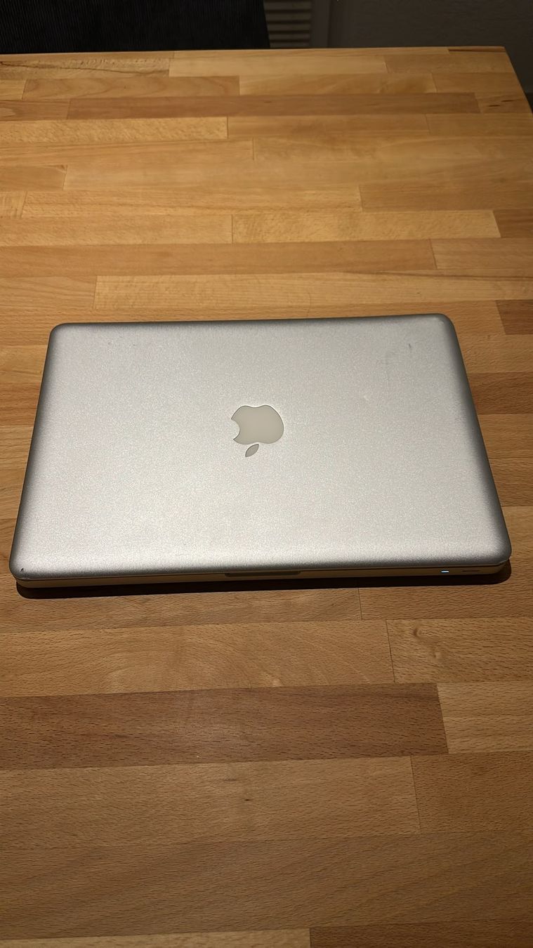 Apple Notebook: Mac Book Pro 13 inklusive Magic Mouse & Netzteil – Usato da Fruthwilen venduto da Mostro-Medusa