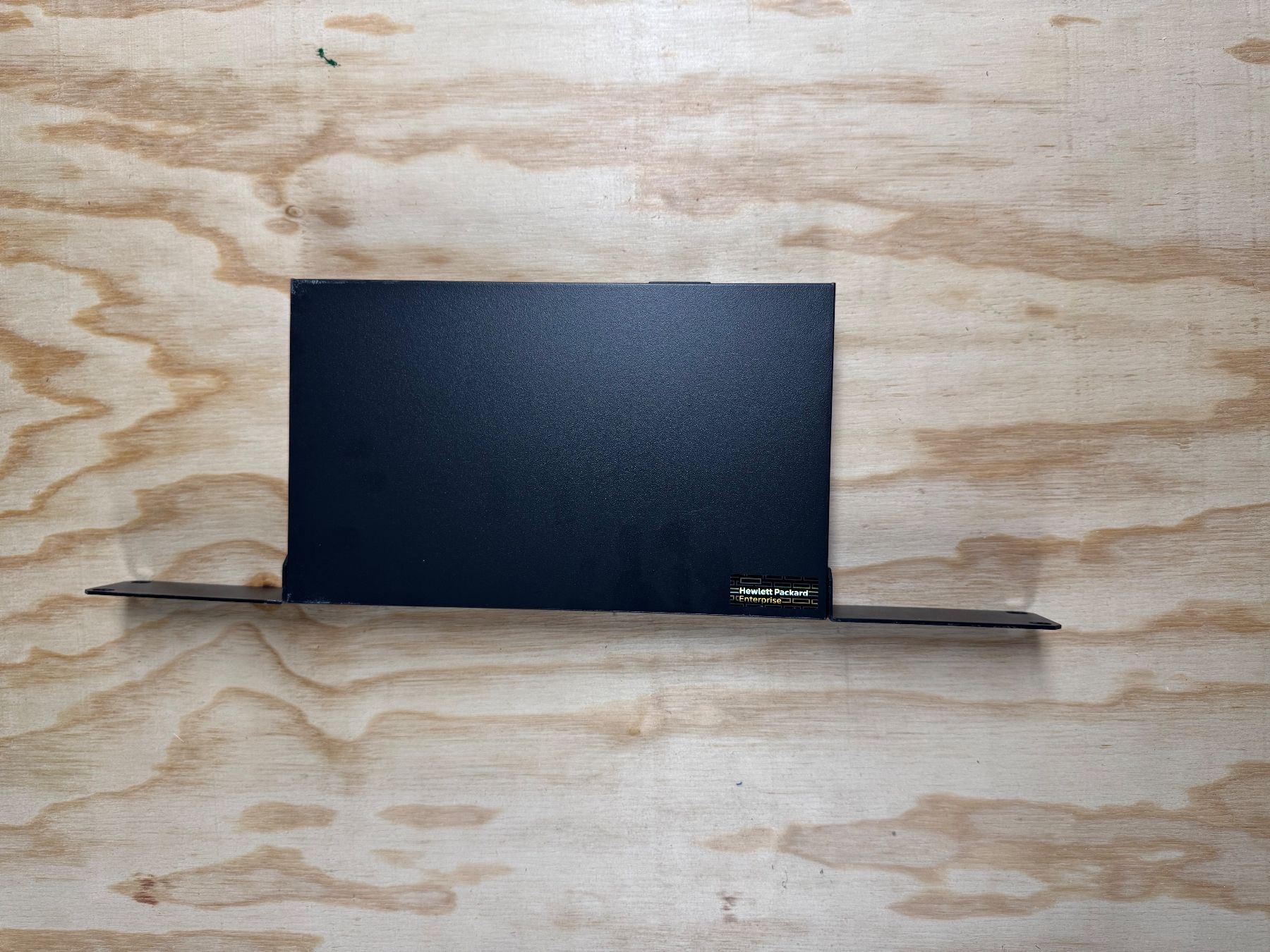 Hewlett Packard Hub & Switch: HP JH016A Switch inkl. 1-HE Rackmount-Kit – Usato da Steinhausen venduto da Schuwies 2