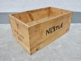 alte Holzkiste Kiste NESTLÉ