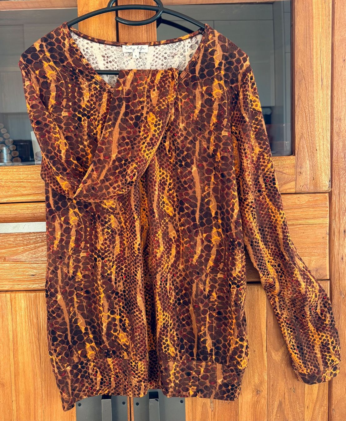 Pulls & Sweat-shirts: Pullover City Life ,sehr bequem,Schlange/Animalprint,Gr.S – D'occasion à Siblingen par Vany_McDougall 4