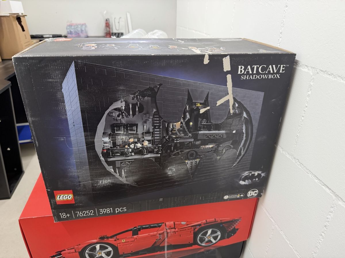Lego Jeux de construction: Lego Batman Batcave Schaukasten 76252 – Neuf avec emballage d'origine à Thalheim AG par Luca.98
