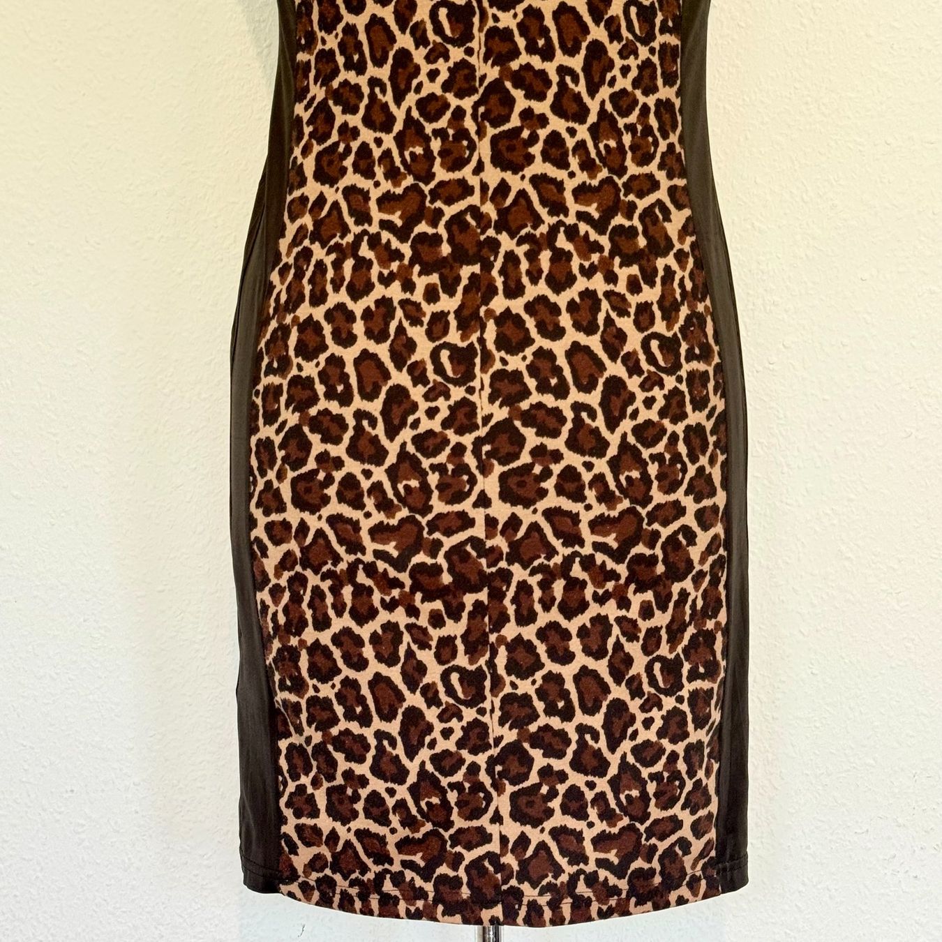 Vestiti: Robe sans manches imprimé léopard – Usato da Thônex venduto da Suisse.Shopping 3