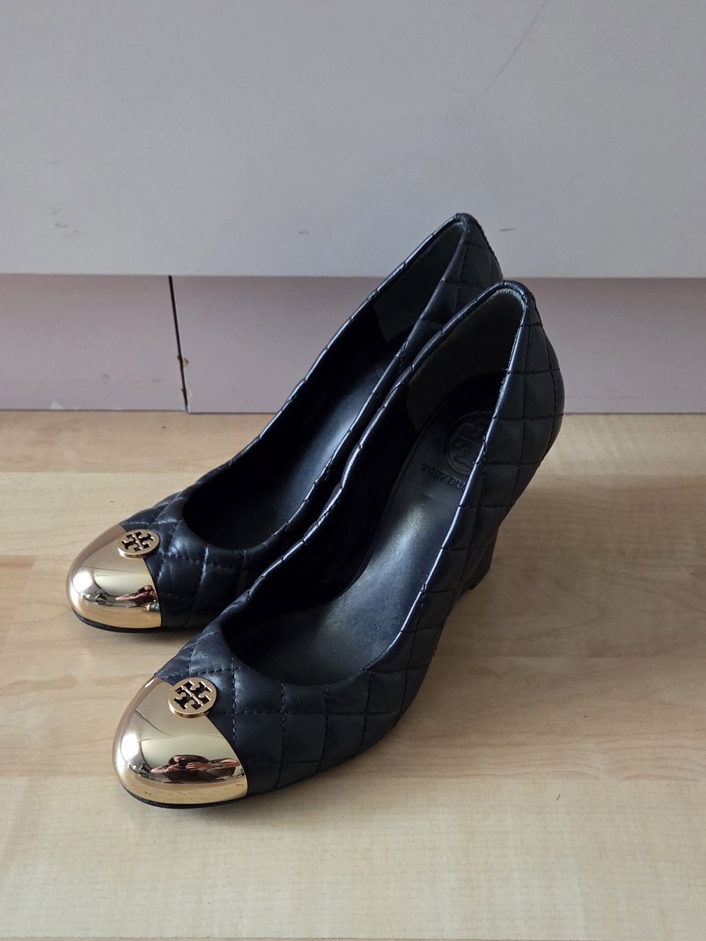 Tory Burch Chaussures femmes: Tory Burch Keilabsatz Grösse 37.5 – D'occasion à Hellbühl par Veci02