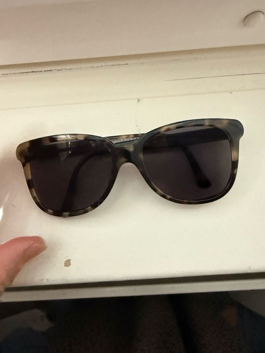 Burberry Brillen & Gläser: Burberry Flat Top Sonnenbrille  – Gebraucht aus Sarnen von Sla_ta