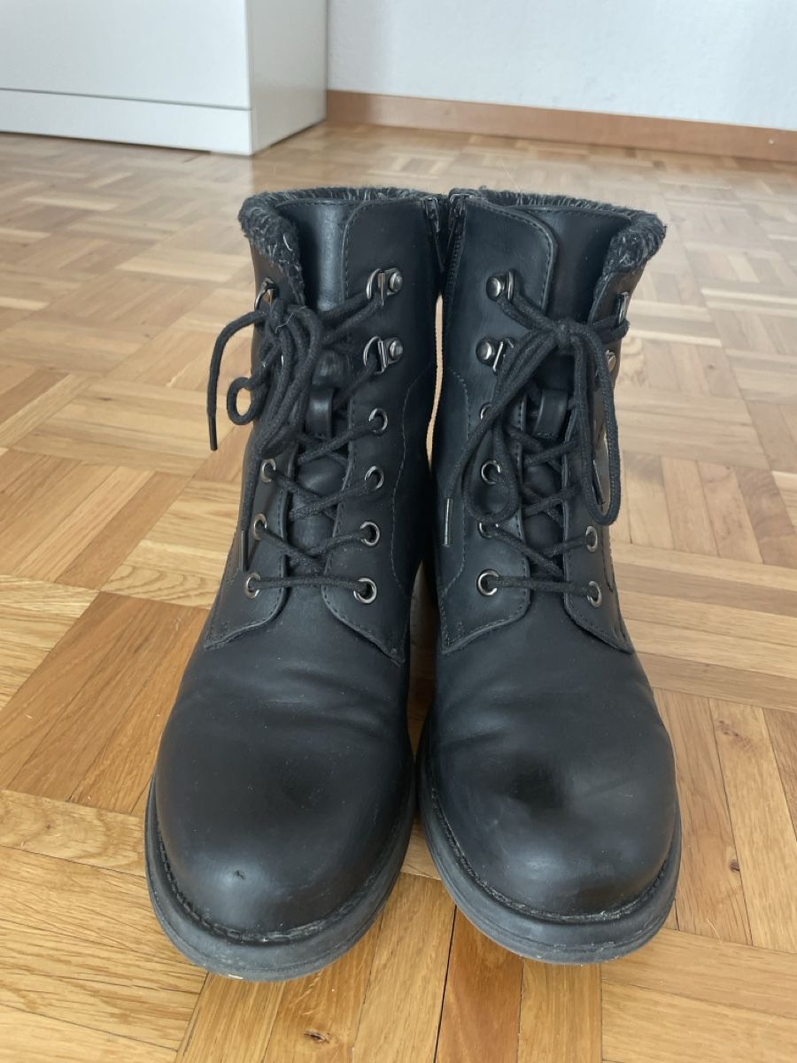 Damenschuhe: Damen Stiefeletten Grösse 38 – Gebraucht aus Oetwil am See von Anika-24