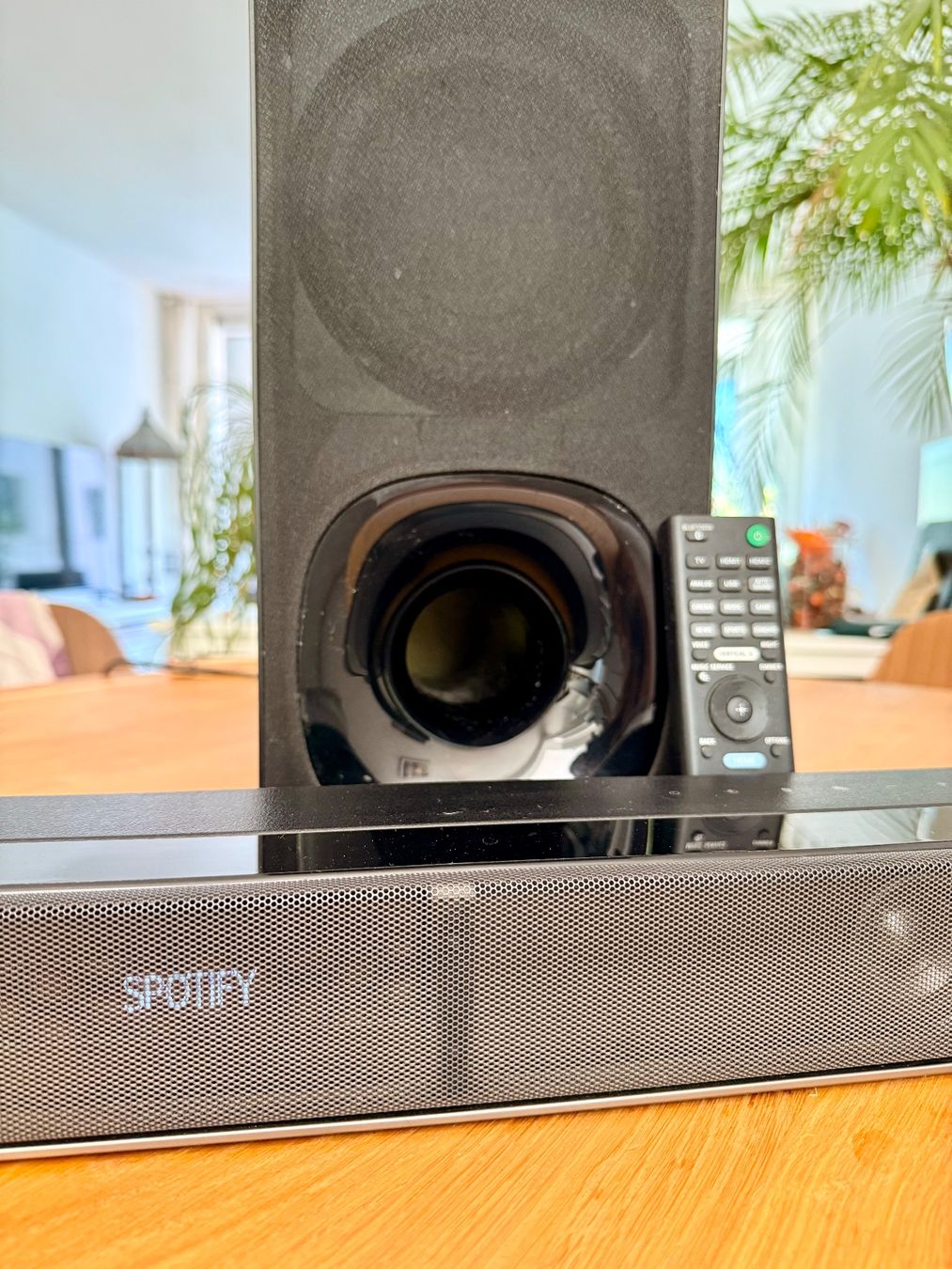 Sony Home Cinema: Sony HT-ZF9, Dolby Atmos Soundbar mit drahtlosem Subwoofer – Usato da Haldenstein venduto da pierre.re
