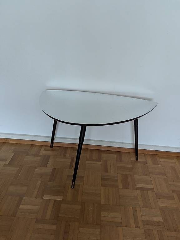 Tavoli: Ikea Lövbacken Tisch Dreibeinig – Usato da Zürich venduto da lin_6dtc