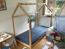 Kinderbett mit Matraze