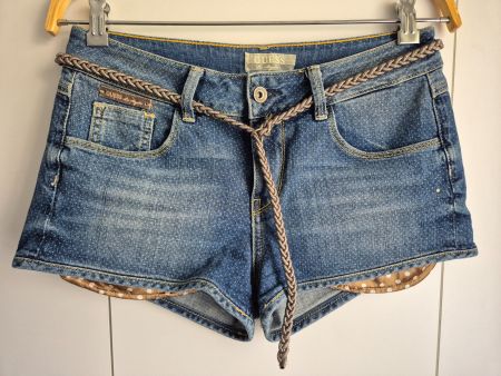 GUESS   💙   jeans shorts    size 26 ( S )