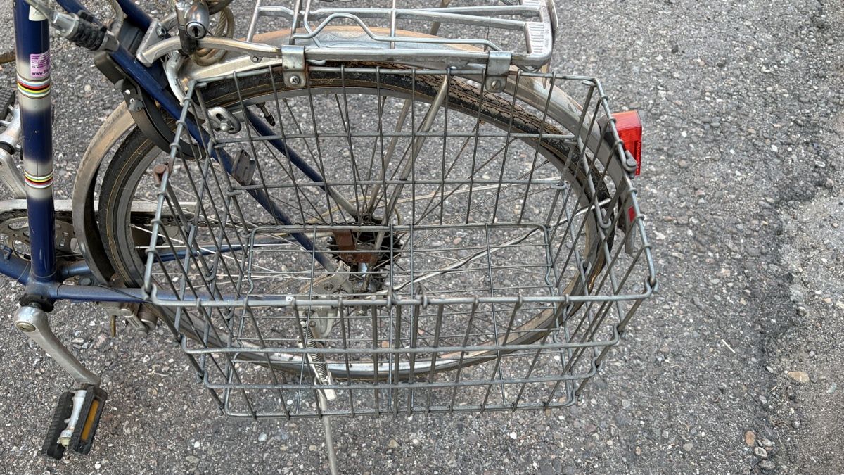 Biciclette: Oldtimer Velo blau mit Korb – Difettoso da Maisprach venduto da car_l2rm 7