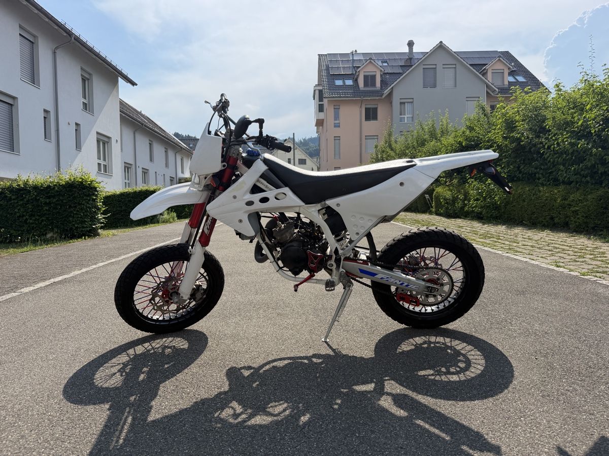 Fantic Strasse: Fantic 50 Super Moto weiss  – Defekt aus Egg b. Zürich von dodo1975
