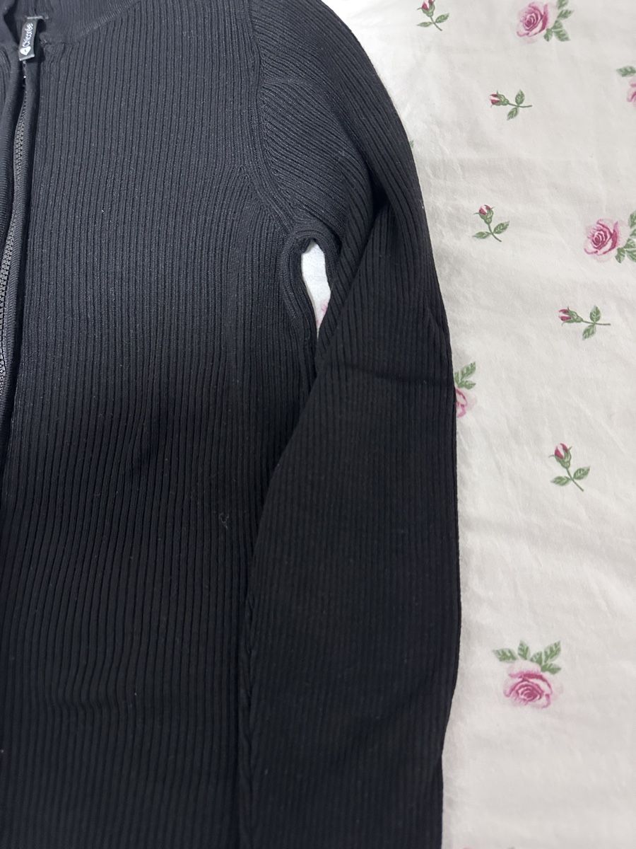 Giacche: Schwarze Strickjacke mit Kapuze – Nuovo (secondo la descrizione) da Oberurnen venduto da nes_8xqt 2