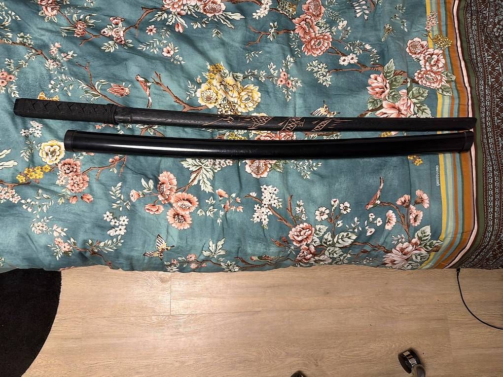 Internationale Kunst: Holz Katana Training – Gebraucht aus Köniz von ges_786t