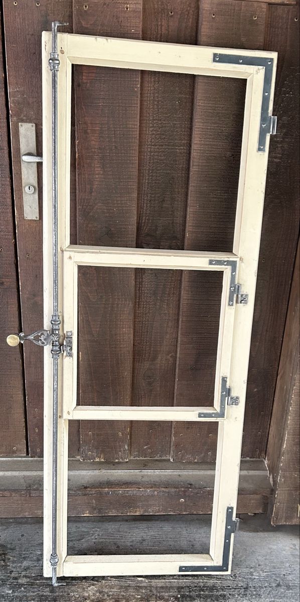 Fenster: Ein wunderschöner alter Fensterflügel. – Gebraucht aus Gwatt (Thun) von ate_6ng8 2