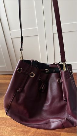 Elegante Handtasche in Weinrot - Herbst Chic für Sie!