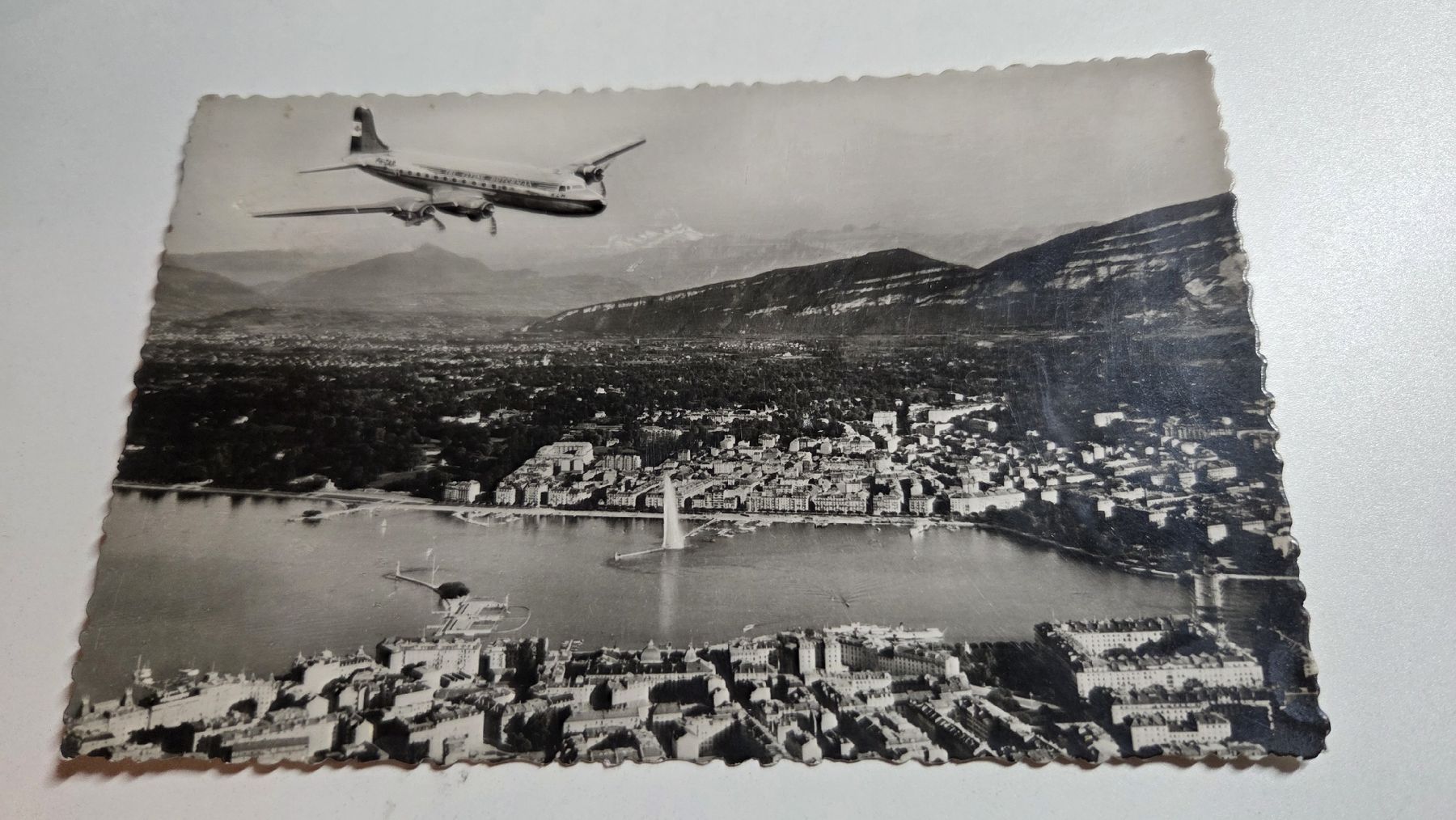 Cartes postales: Ansichtskarte Flugzeug über Genf – D'occasion à Arni AG par Moth68