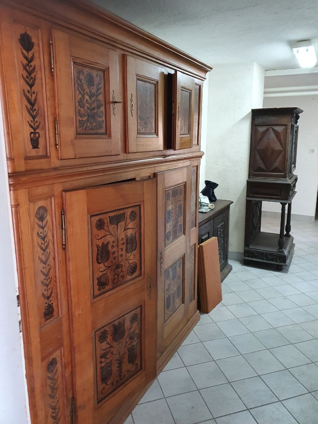 Credenze: Meubles Bernois peint superbe voir photos – Usato da montsevelier venduto da FREDERIC-B 3