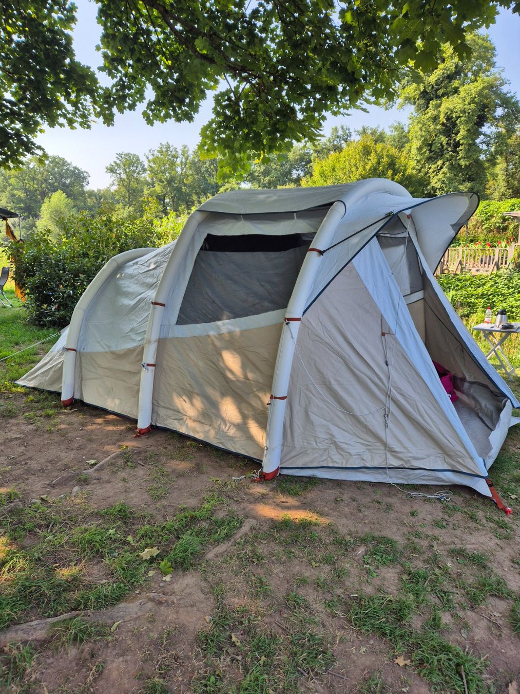 Decathlon Zelte: Aufblasbares Campingzelt 4-Personen – Gebraucht aus Gwatt (Thun) von Jeba