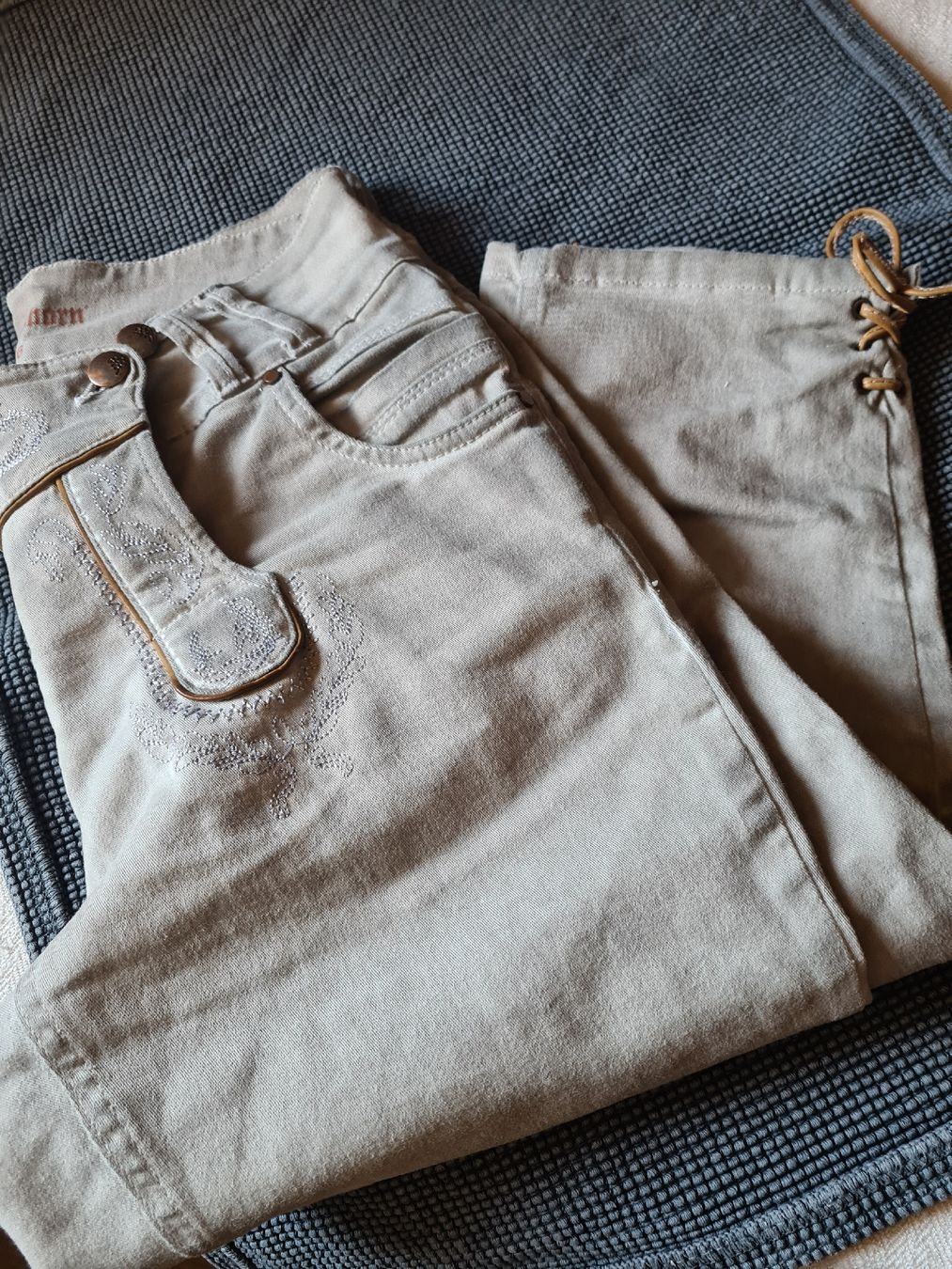 Pantaloni: Trachenhose Jeans – Usato da Falera venduto da Claudia610506 3