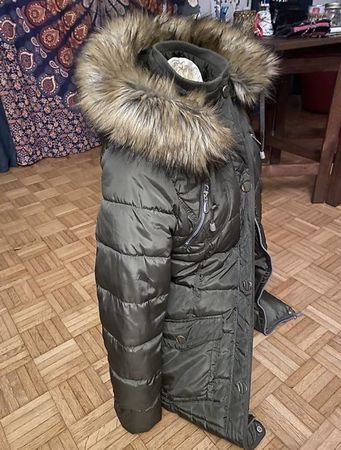 Winterjacke Md'M oliv mit Fellkapuze Grösse 36 gut
