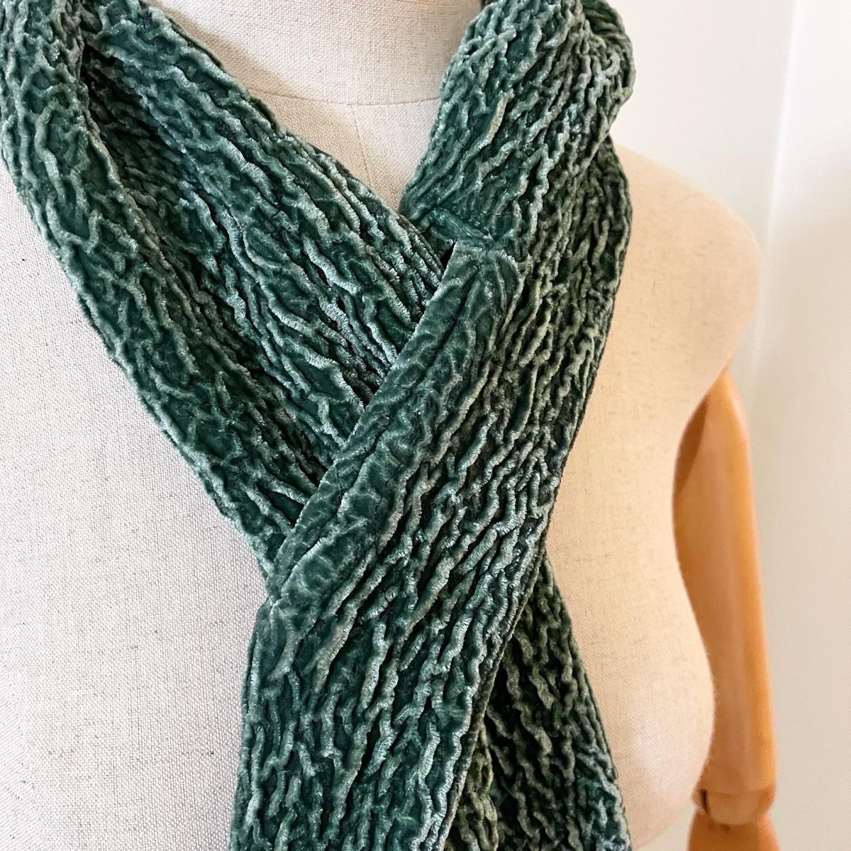 Foulard & Sciarpe: PRIVATSACHEN Cocon. Commerz Scarf + Mittens – Nuovo (secondo la descrizione) da Emmen venduto da Avviivva_Com2023 1