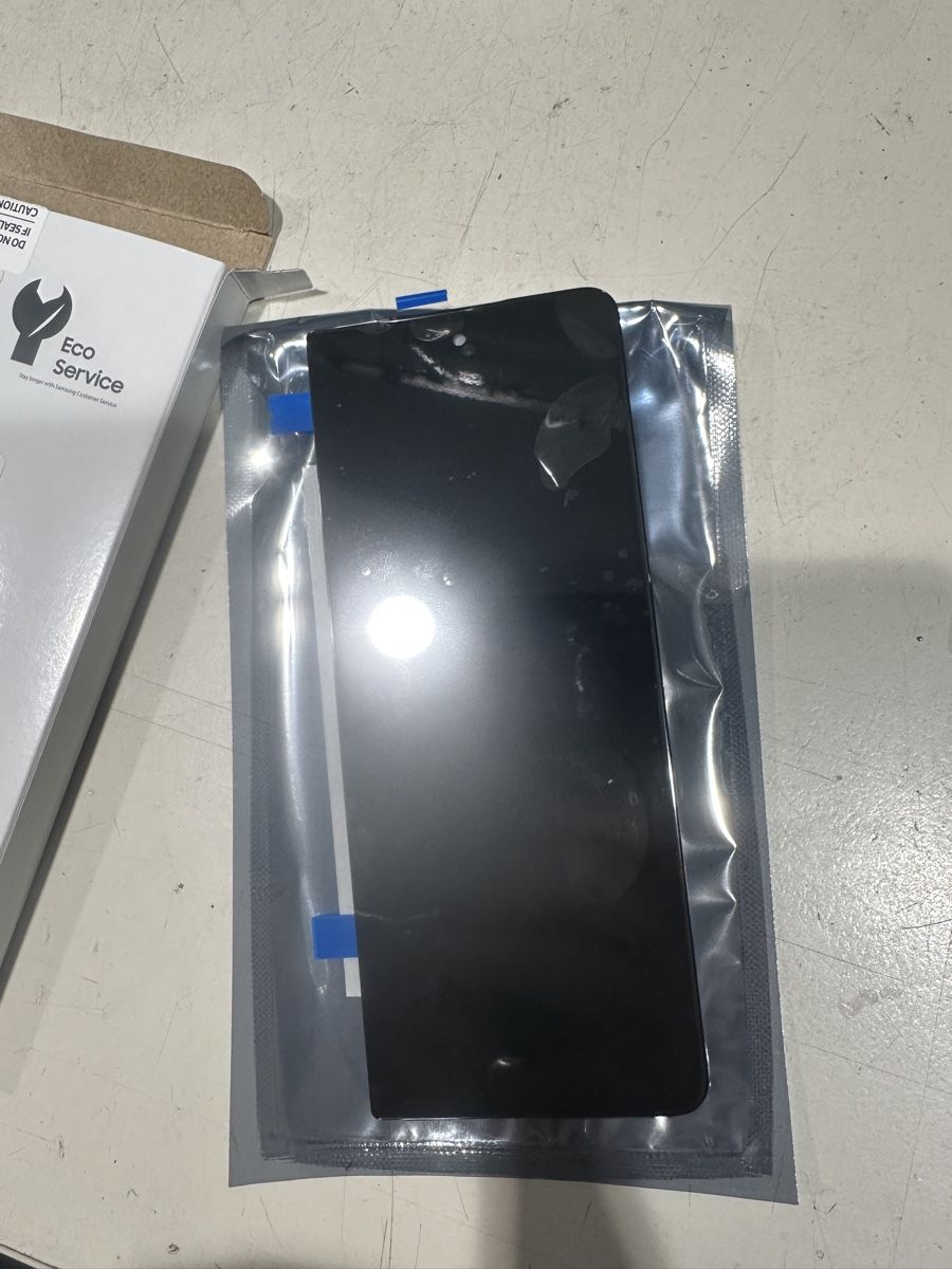 Samsung Telefoni cellulari / Smartphones: Original Samsung Galaxy Z Fold 5 Aussendisplay – Nuovo e nell'imballaggio originale da Bern venduto da Picatcho 1