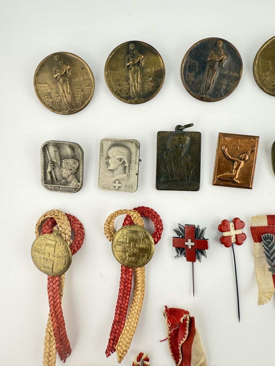 Swiss Placchette & Badge: Sammlung historischer Schweizer Festabzeichen ab 1920 – Usato da Zürich venduto da Geniuss 1