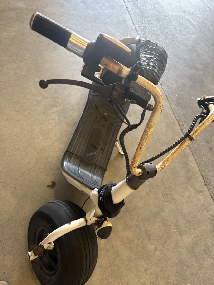 Veicoli elettrici: E-Scooter für Bastler  – Difettoso da Horriwil venduto da Carrera68 2