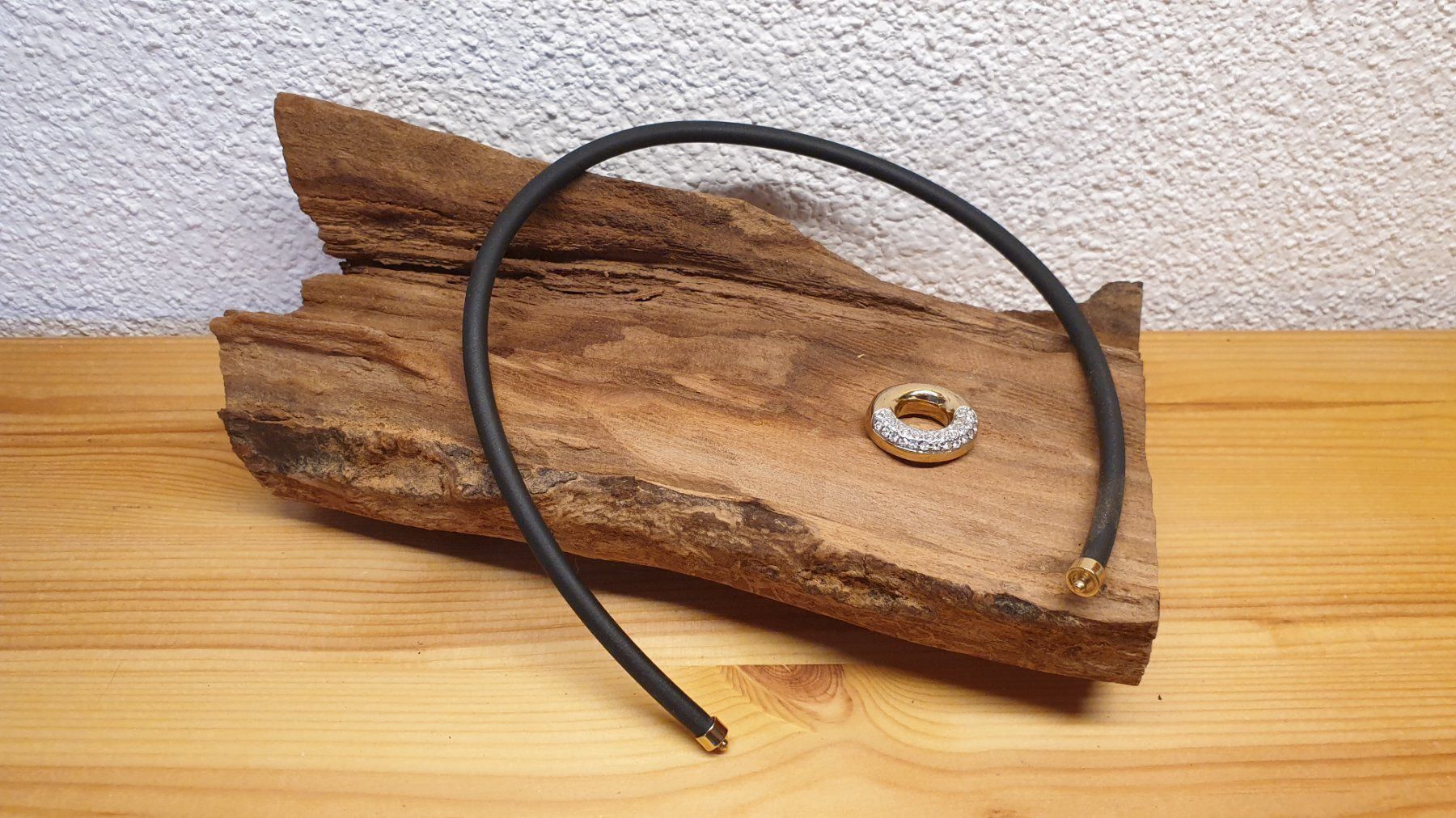Ketten: schwarzes Collier mit Zirkonien – Gebraucht aus Embrach von mug159 2
