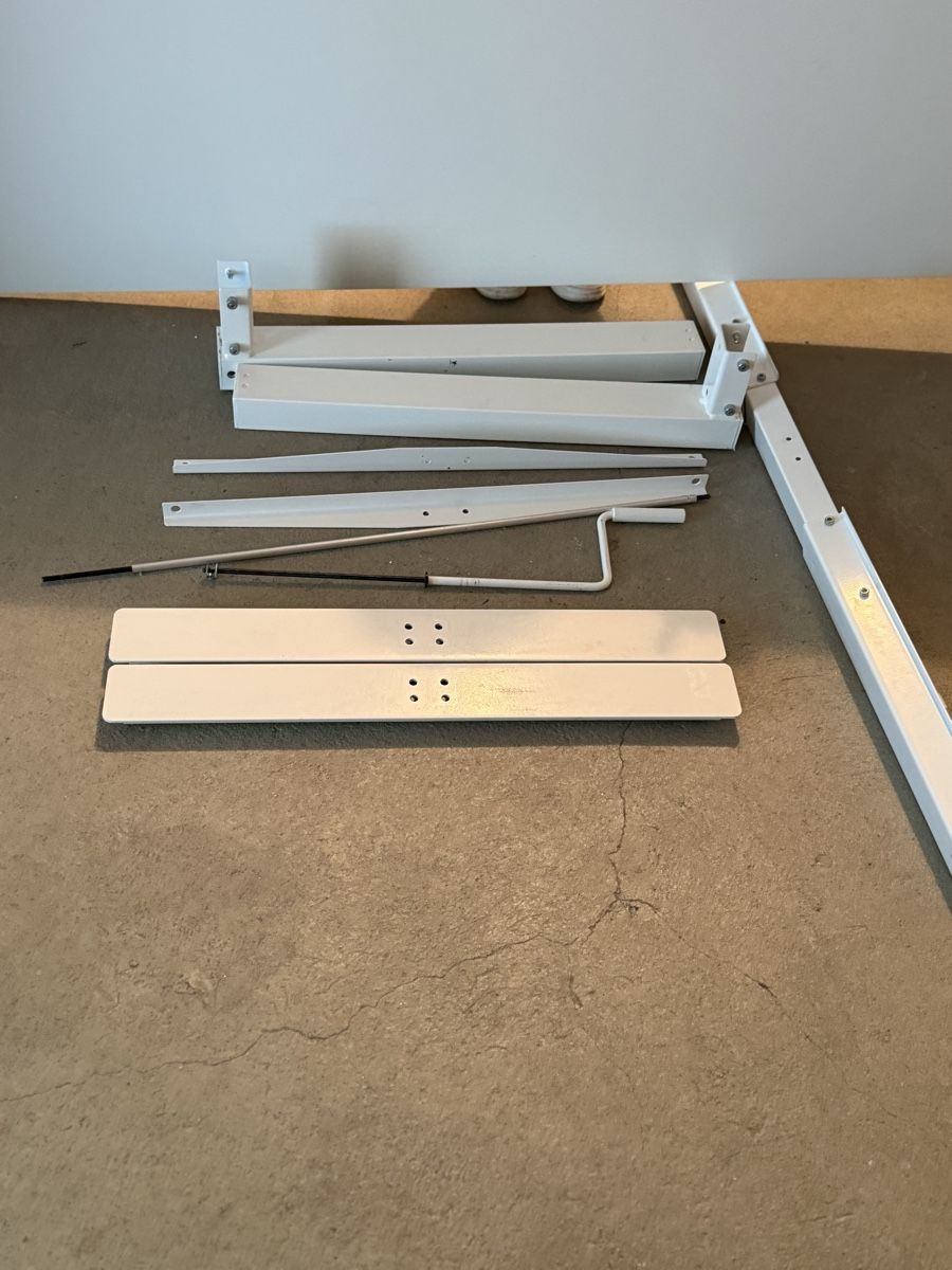 Ikea Tavoli: Höhenverstellbarer Schreibtisch 160x60x72-117cm – Usato da Uerikon venduto da trailbreaker 2