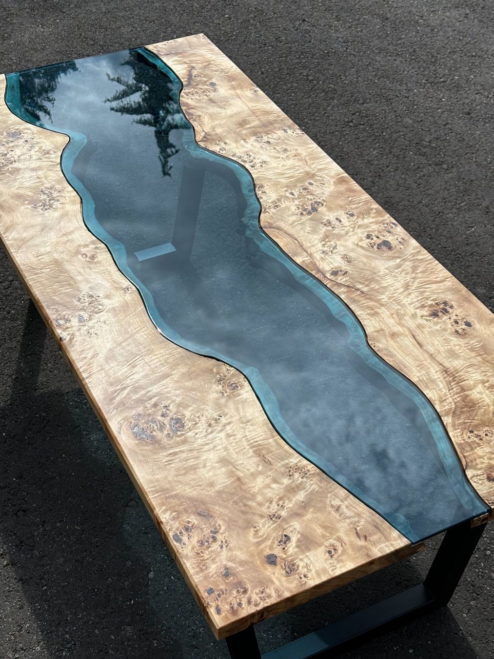 Tables: Tisch mit Glasfluss – D'occasion à Winterthur par Wintiholz 5