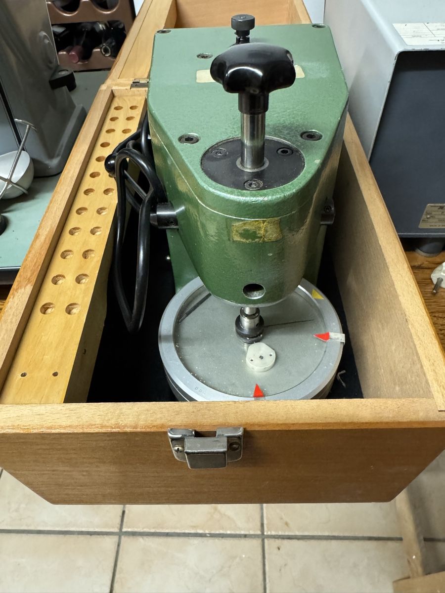 Alle Maschinen: Machine d'horloger Erisman-Schinz S.A. MONOREX – Gebraucht aus La Chaux-de-Fonds von lida2005