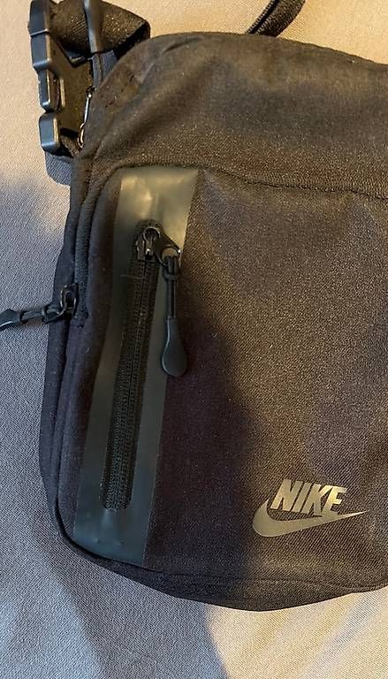 Taschen: Nike Tech Bauchtasche/Umhängetasche – Gebraucht aus Watt von PierroA4 2
