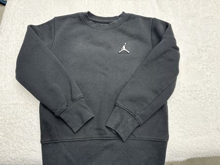 Pull Jordan noir, taille S (8-10 ans) - parfait pour l'hiver