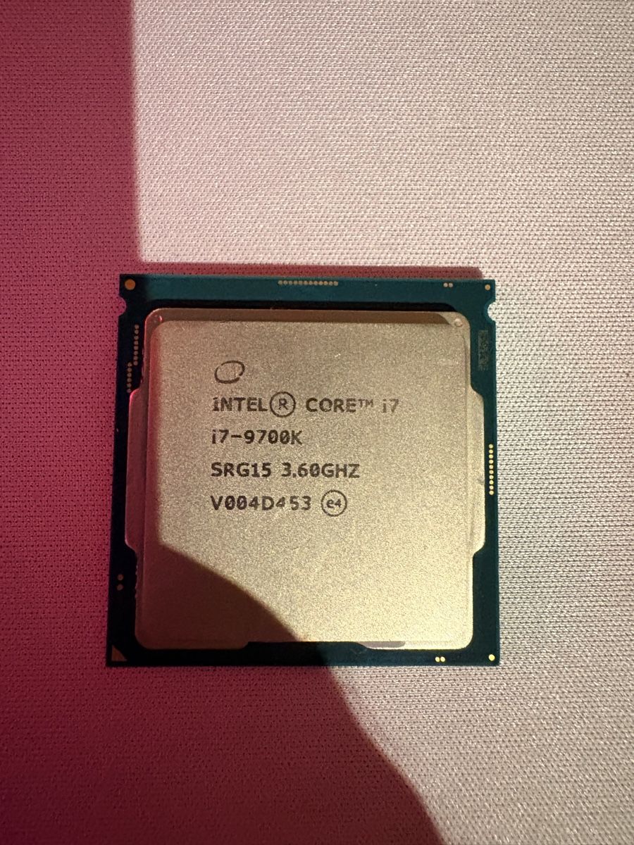 Intel Elektronikbauteile: i7 9700k – Gebraucht aus Dompierre FR von PRiT_Madara