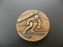 Alte Ski Medaille Source Perrier La Vue-des-Alpes Suisse 77