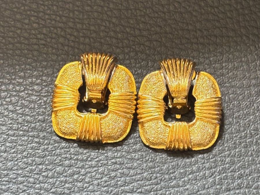 Boucles d'oreille: Boucles d'oreilles clips dorées carrées – D'occasion à Peseux par CharmeCommerce 5