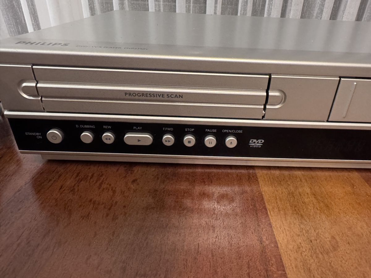 Philips Lecteur multimedia & Streamer: Philips DVD/VCR Player DVP3350V  – D'occasion à Seewen SZ par QM.03 4