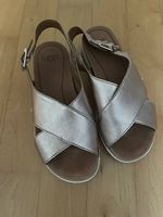 UGG Sandalen Kamile in Gr. 36, rosé blush metallic