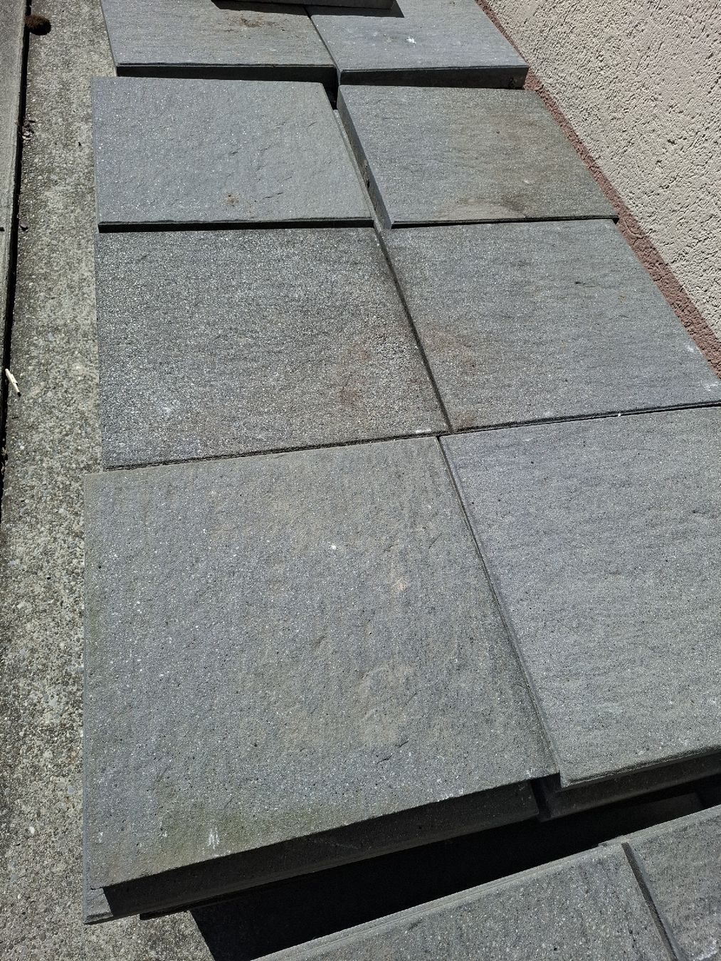 Bodenbeläge: Kunststeinplatten 40cm x 40cm – Gebraucht aus Uttigen von hol_y9ty 2
