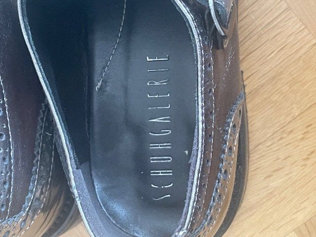 Scarpe da donna: Grauglänzender Leder-Schuh in Grösse 37,5 – Usato da Luzern venduto da Happyday3 1