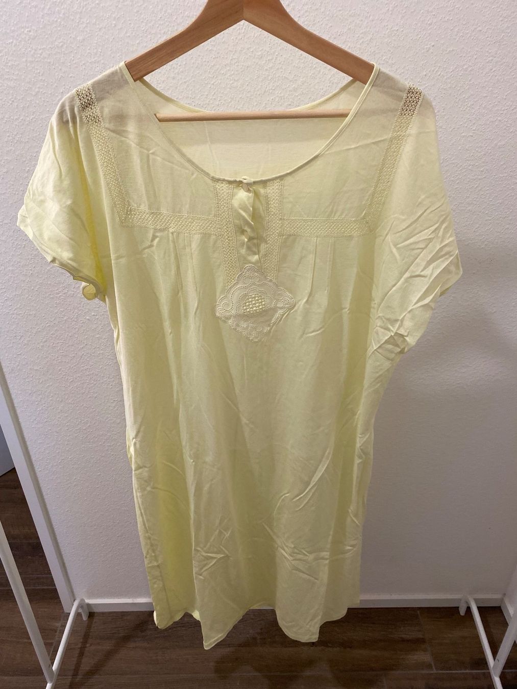 Negligees & Pyjamas: Nachthemd aus Baumwolle gelb Gr. 44 – Gebraucht aus Pratteln von a23_j2gs