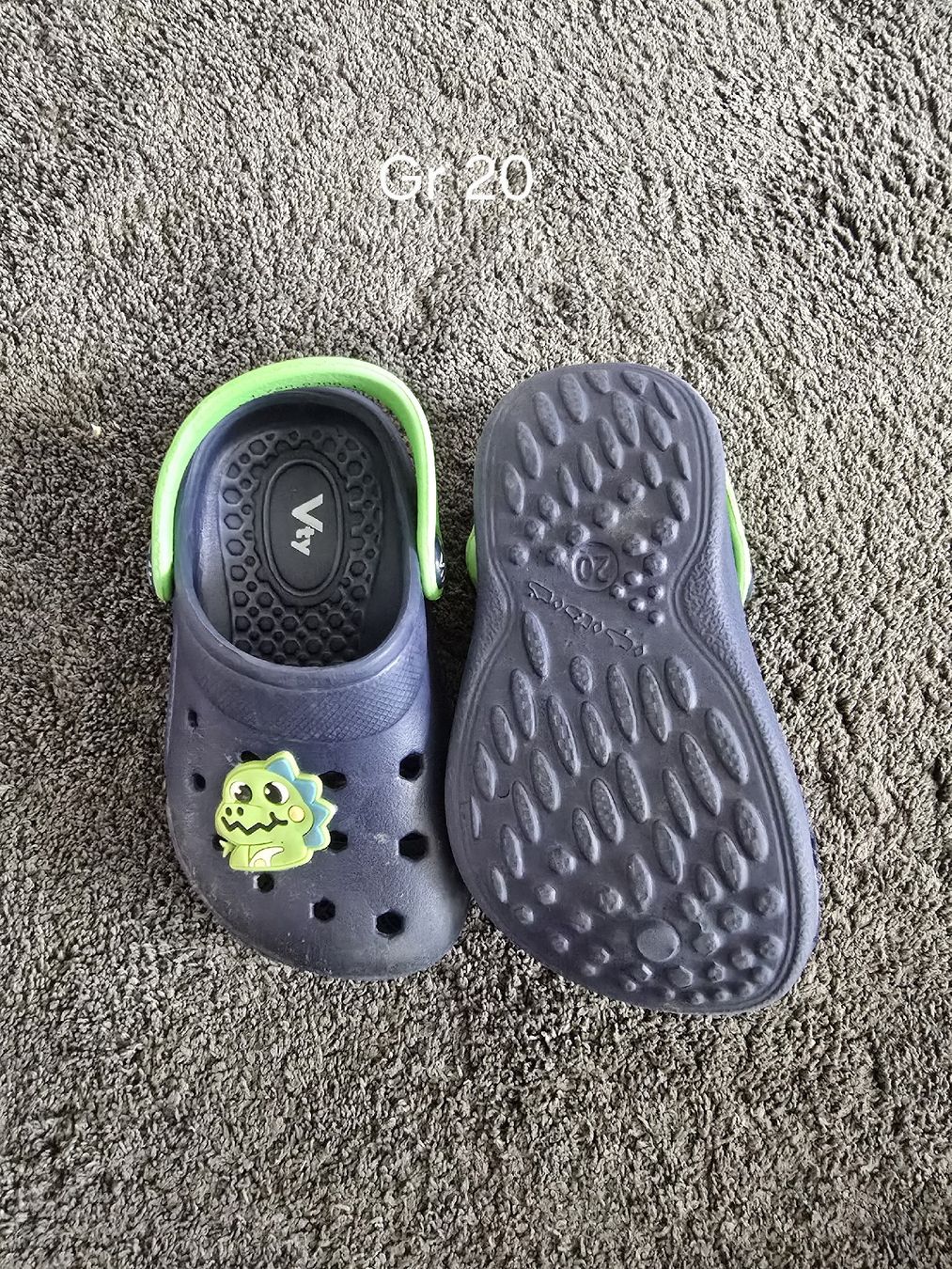 Scarpe per ragazzi: Kinder Clogs Grösse 20 dunkelblau mit Dino – Usato da Sulgen venduto da Seven_Speed