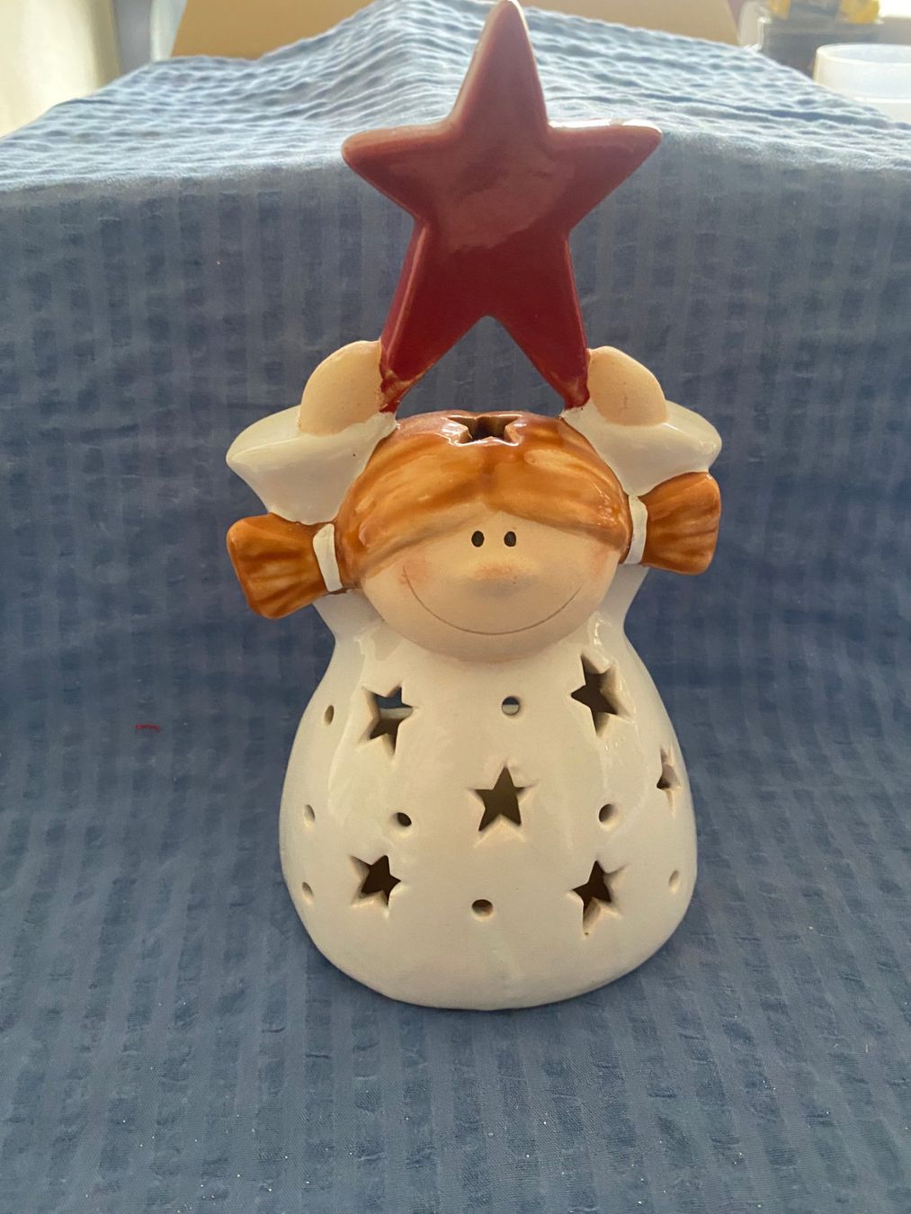 Statuette: Engel mit rotem Stern & Teelicht Funktion – Usato da Allenwinden venduto da Obalu 1