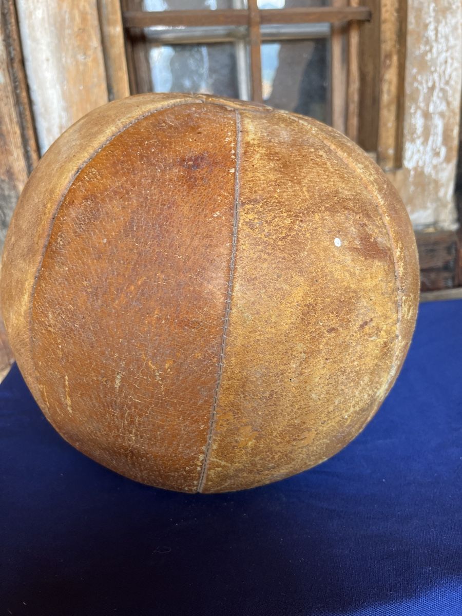 Palloni: Leder-Medizinball Antik – Usato da Brienz BE venduto da hey_z9vg 2
