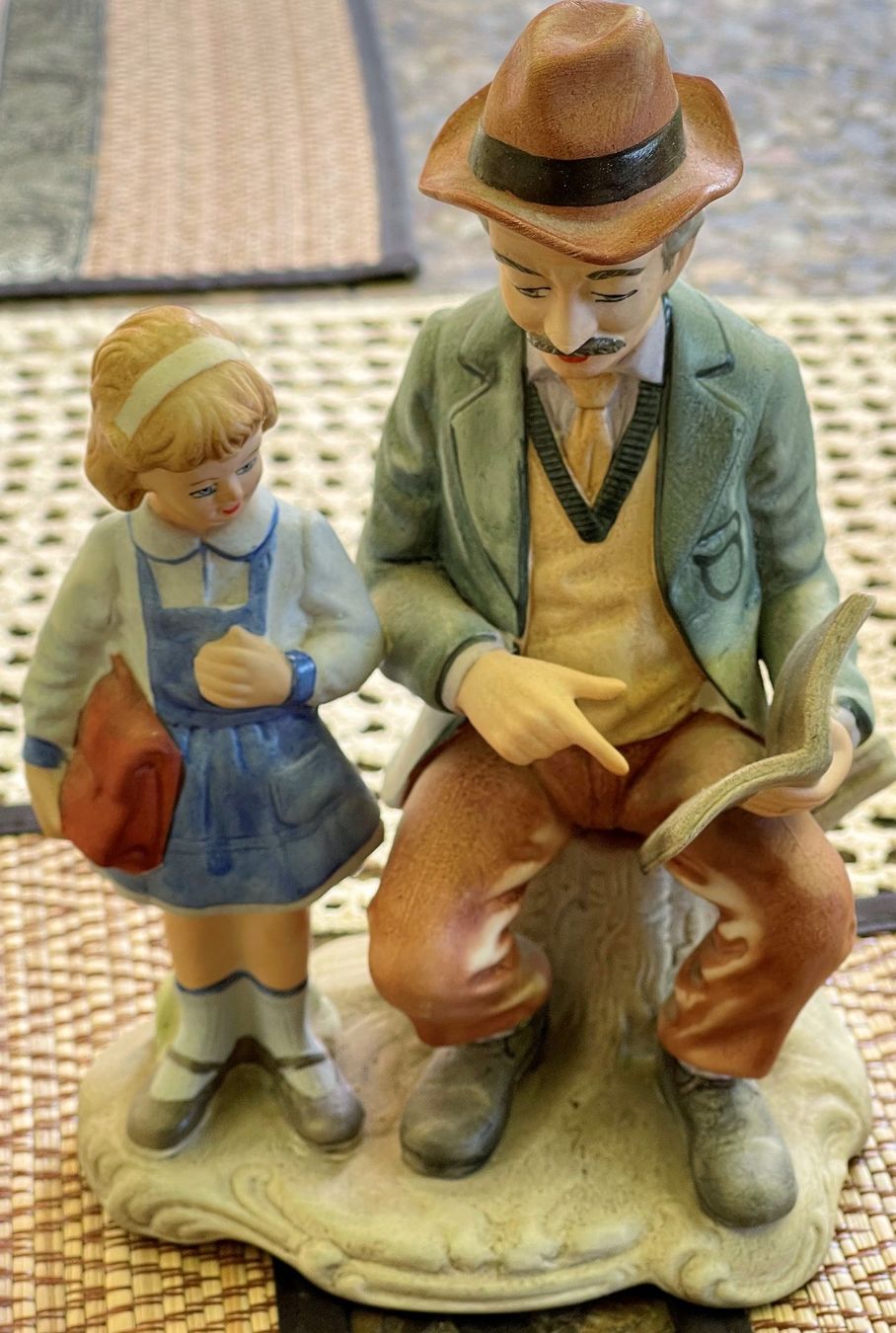 Statuette: Opa mit Mädchen Deko Figuren Rumänien – Nuovo (secondo la descrizione) da Lutzenberg venduto da Pinschi01