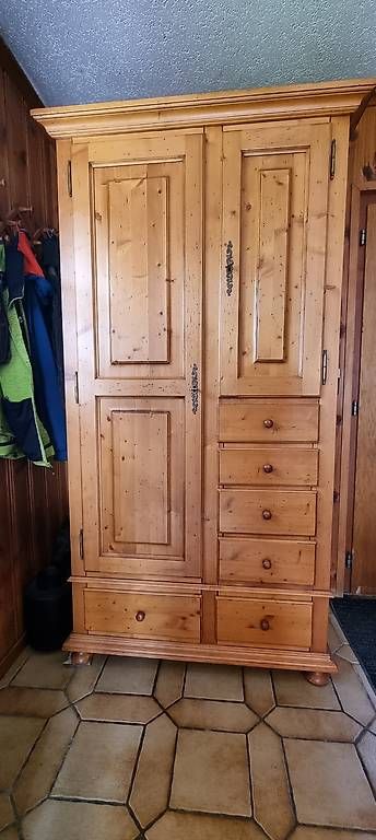 Schränke: Armoire Trisconi / penderie – Gebraucht aus Poliez-Pittet von yvus01