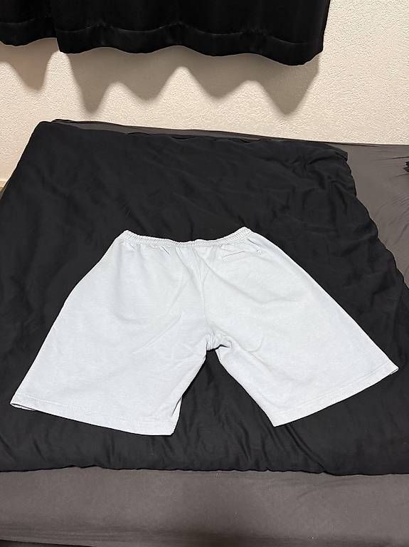 Pantaloni: Basiguy. Short Bleu Clair Taille L – Usato da Chézard-St-Martin venduto da keke_0675 2