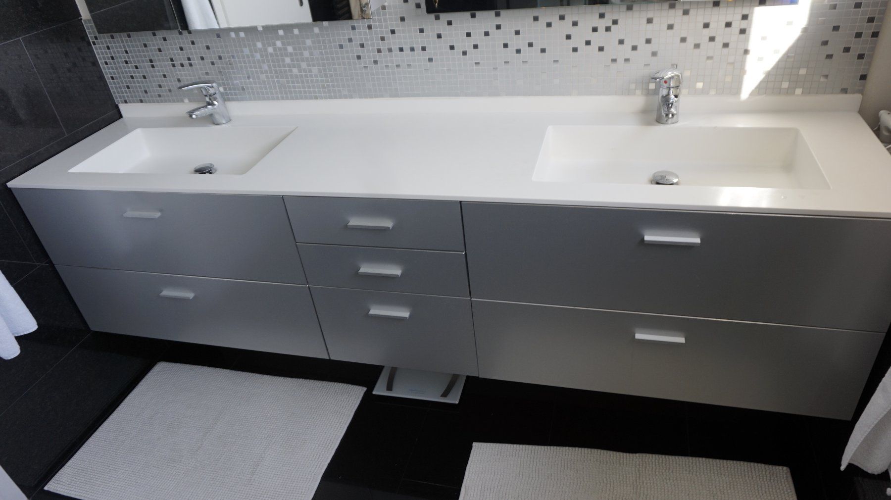 Mobili per bagno: Doppelwaschbecken mit Unterschrank Hängend – Usato da Röschenz venduto da anklint 7